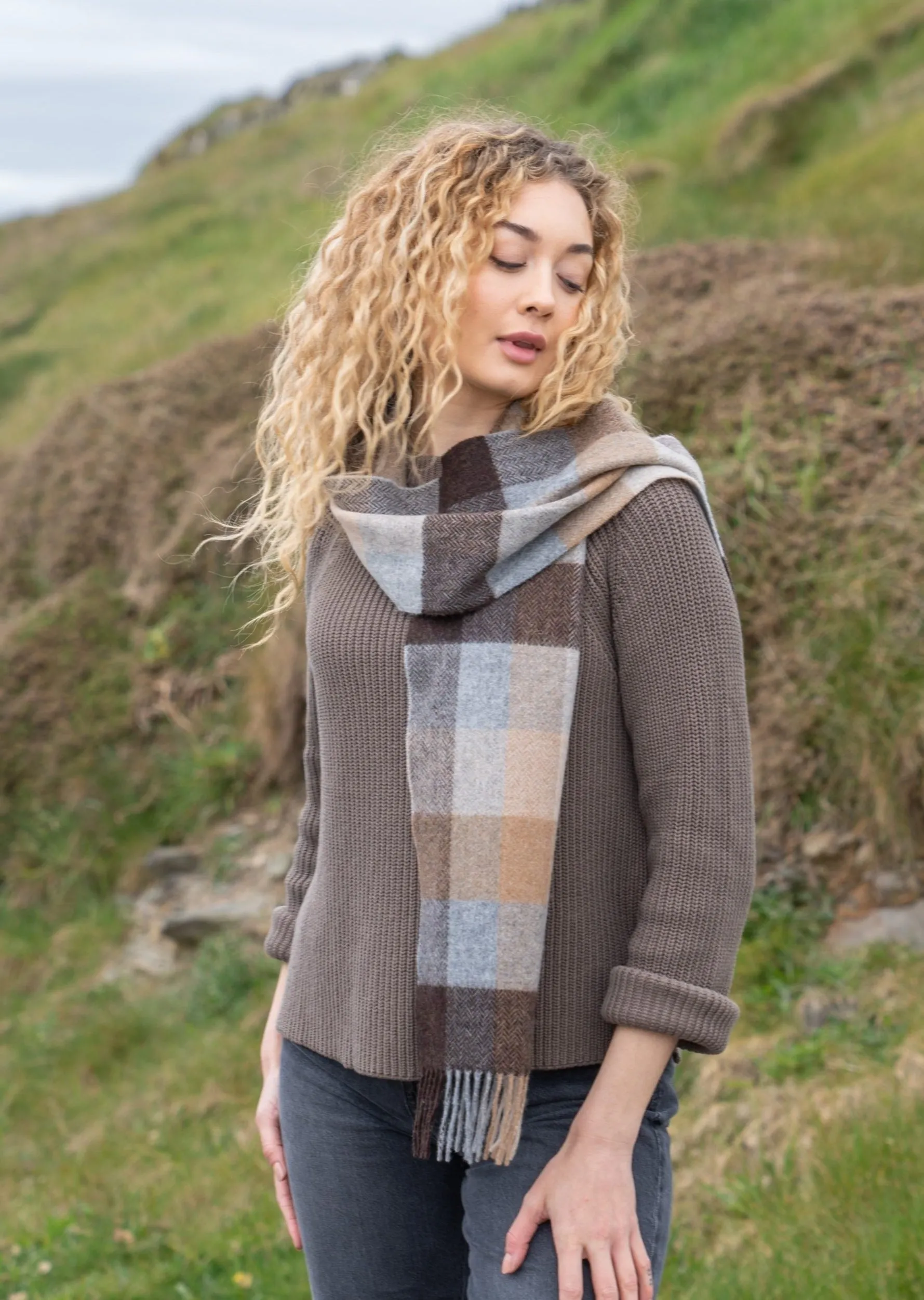 John Hanly Lambswool Scarf | Beige Brown
